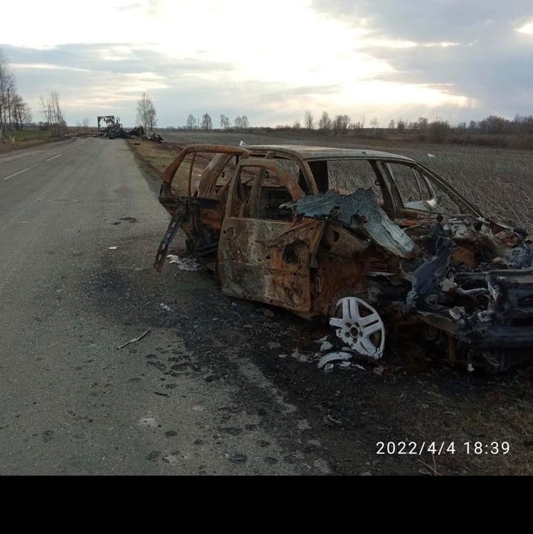 Машина,  в якій їхала Ірина Ємельянова, і яку розстріляли і спалили росіяни