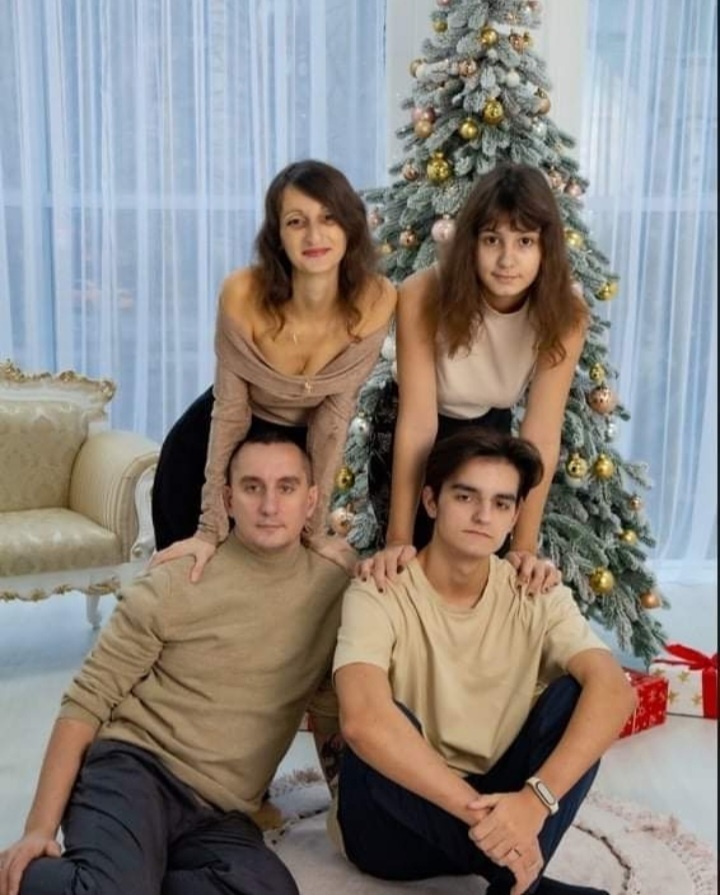 Катерина Реуцька разом із чоловіком Денисом і їхніми дітьми Євою та Єгором
