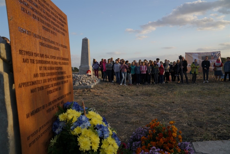 Меморіал жертвам Голокосту в Самгородку