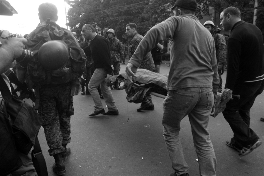 Горі після бомбардування