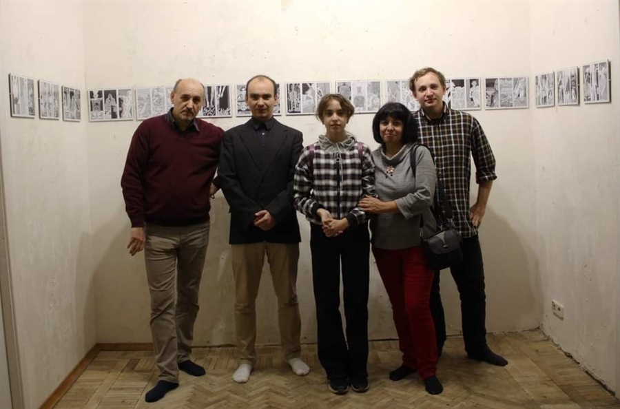 Родина Немировських на персональній виставці Даниїла, Київ, 2021 рік

