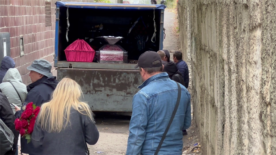 Рідні забирають тіла для поховання