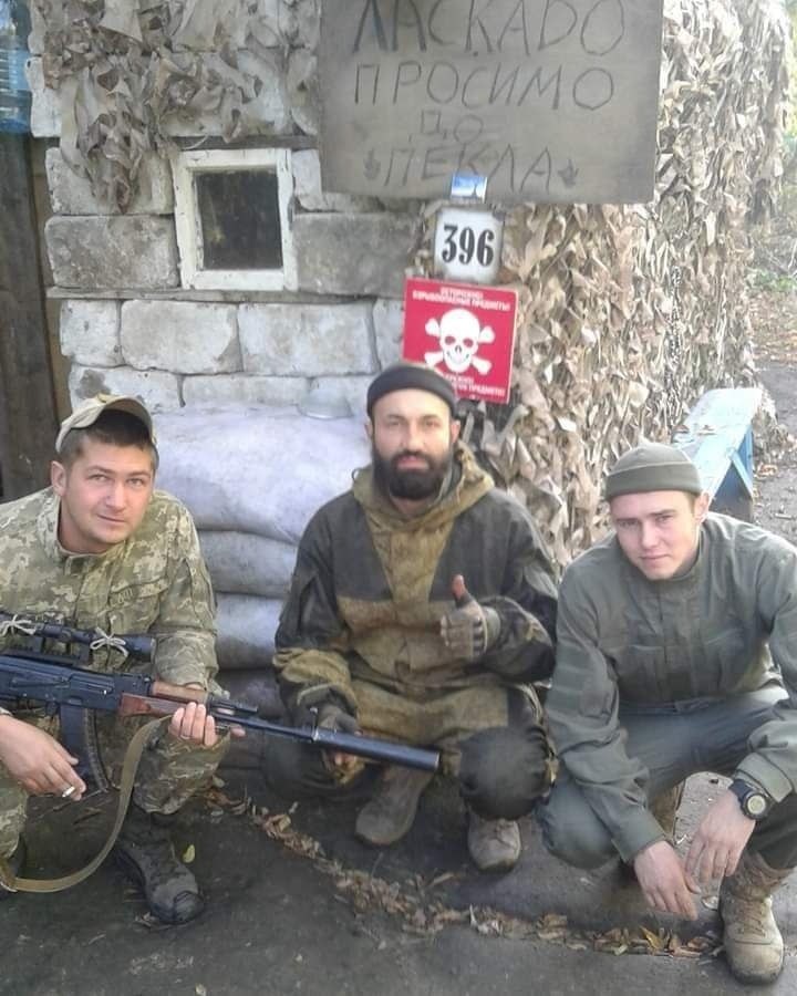 Роман Шадловський з товаришами по службі під час АТО
