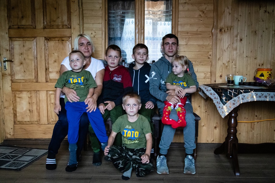 Марія з дітьми