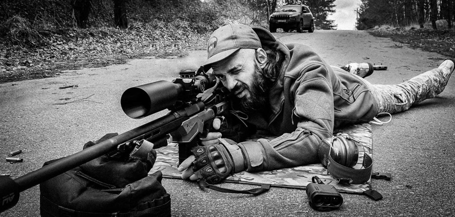 Коли почалася повномасштабна війна, Максим пішов добровольцем. Пізніше потрапив до аеророзвідувального підрозділу 49-го окремого стрілецького батальйону ЗСУ «Карпатська Січ»