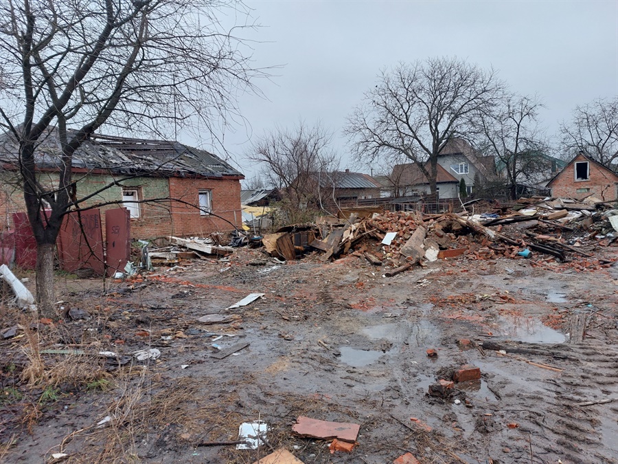 Після обстрілу росіян будинок Світлани завалився. Вціліли лише ворота та хвіртка