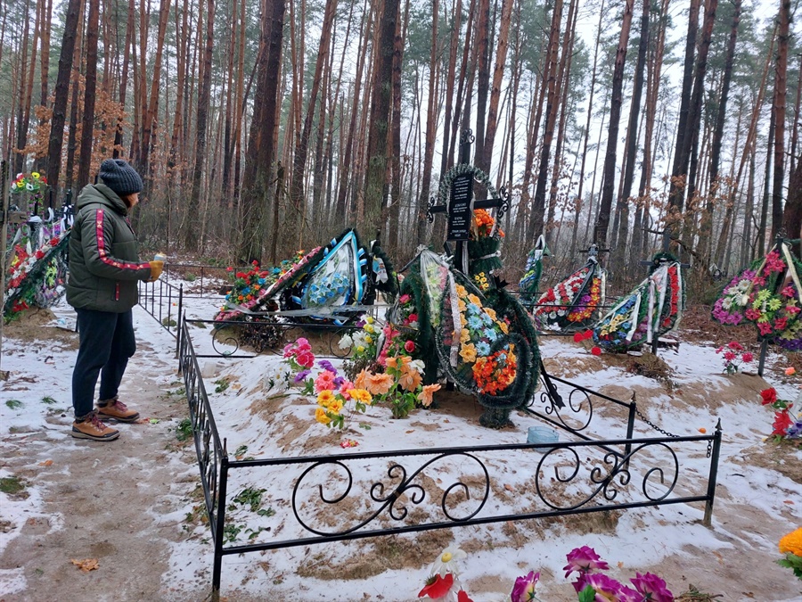 Родичів поховали на старому кладовищі Чернігова