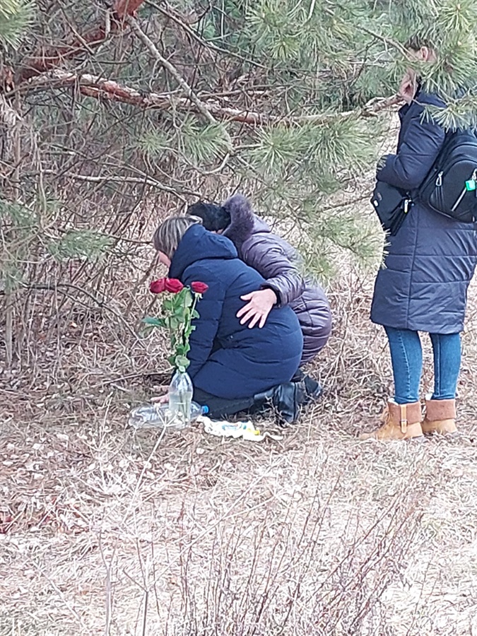 Дружина українського військового Віктора Максименка – Оксана  – на річницю боїв приїхала на місце, де загинув її чоловік