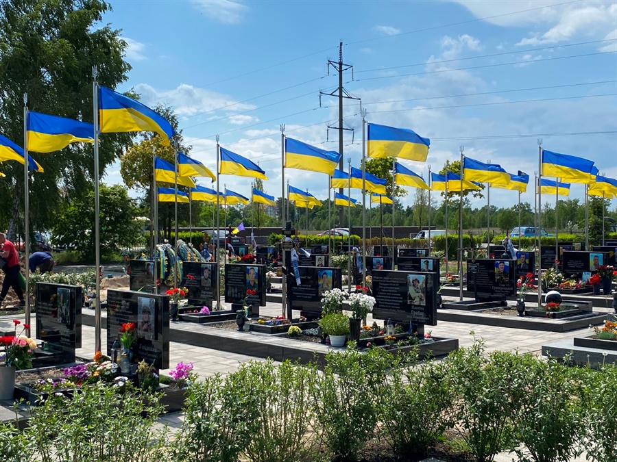 Алея Героїв у Бучі, куди наприкінці травня 2023 року перепоховали добровольців