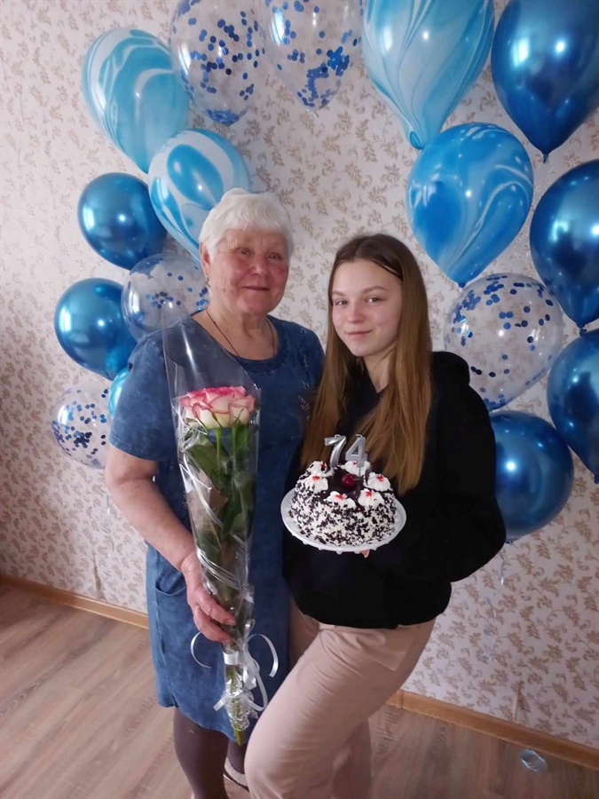 Влада Веремеєнко з бабусею Валентиною