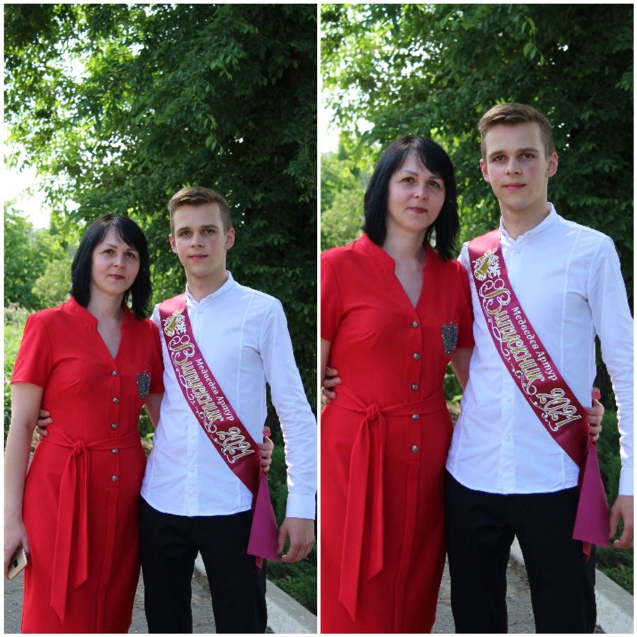 Артур Медведєв з мамою
