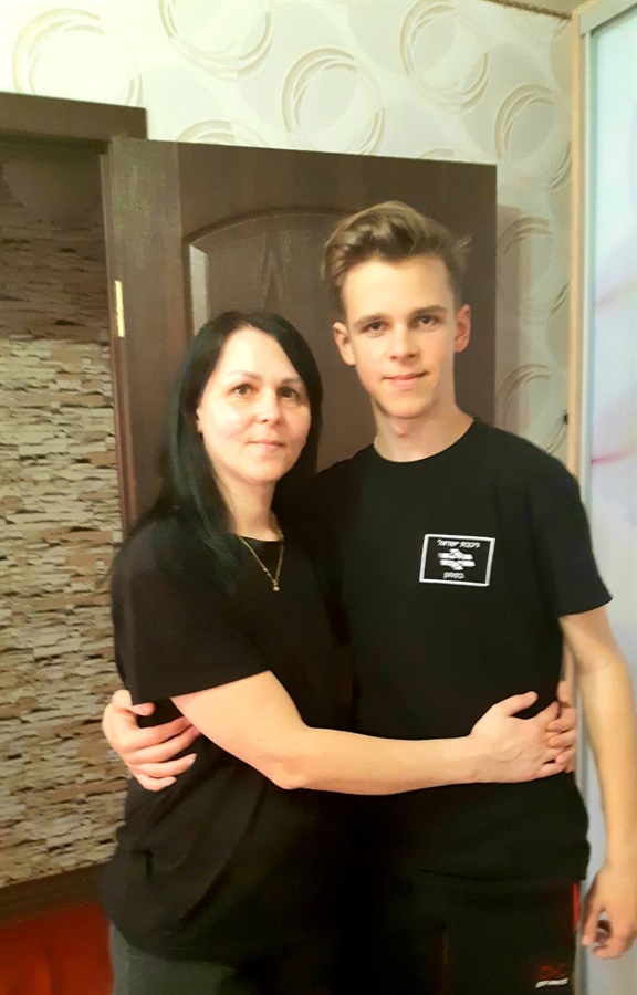 Артур Медведєв з мамою