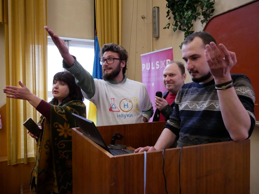 Біжан Шаропов на лекціях