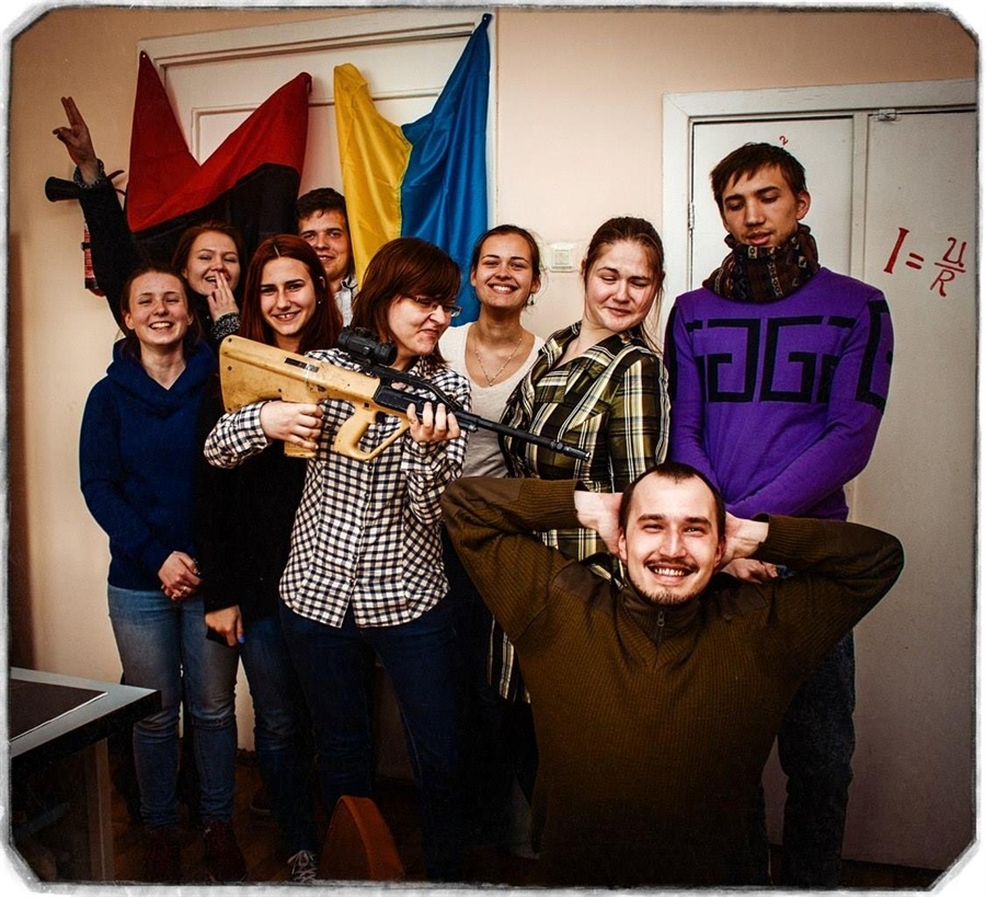 Біжан Шаропов з друзями