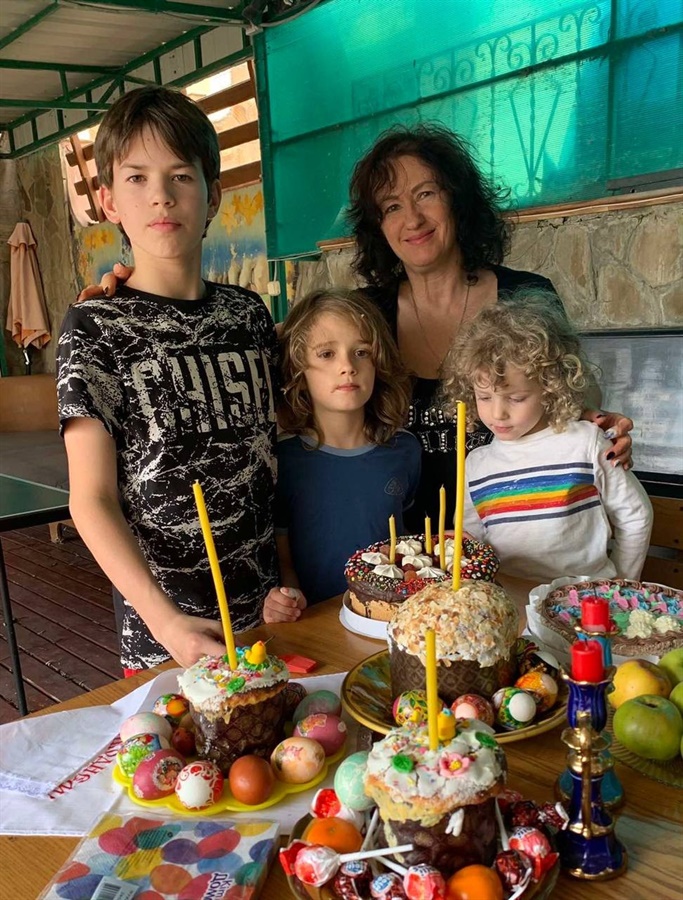 Наталія Соколовська з онуками