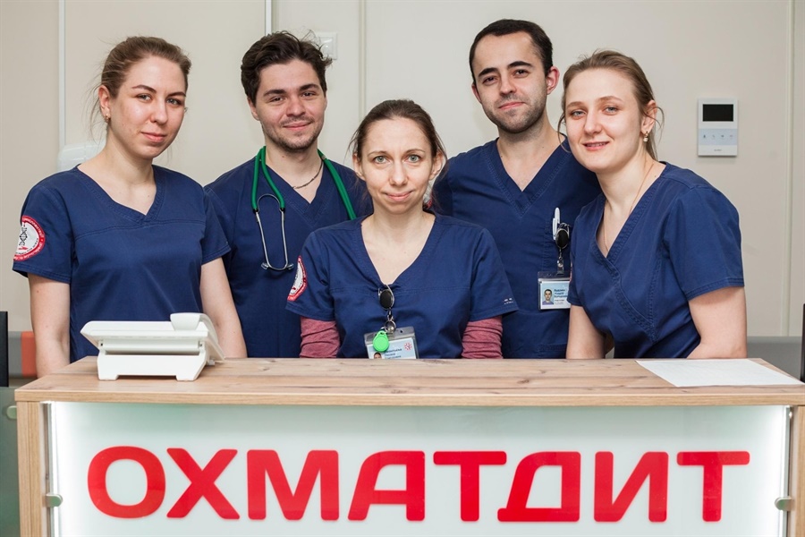 Оксана Леонтьєва з колегами 