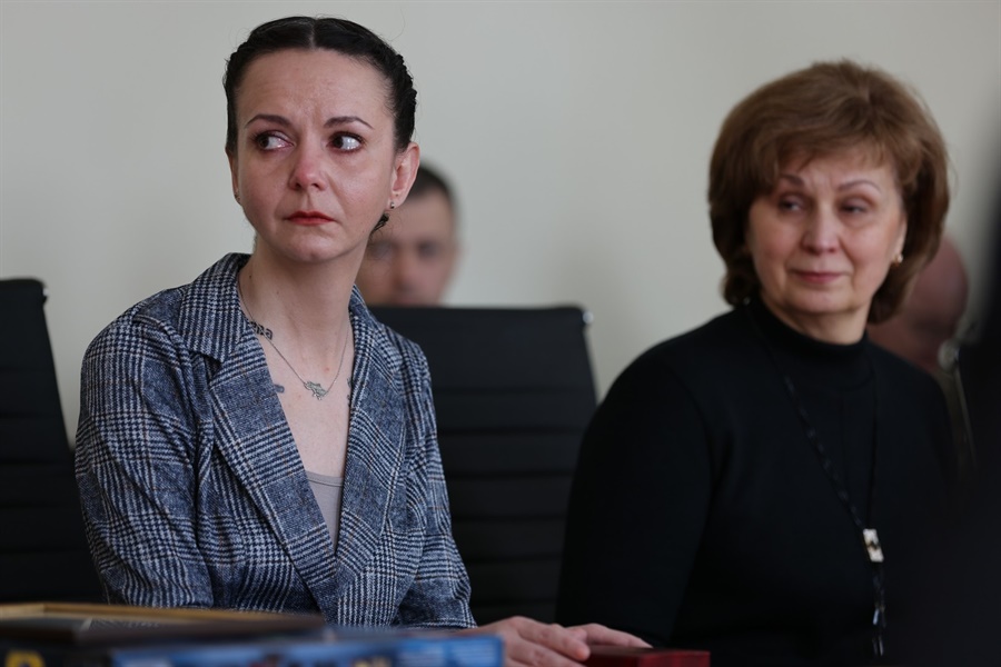 Валерія з мамою Андрія під час вручення ордену