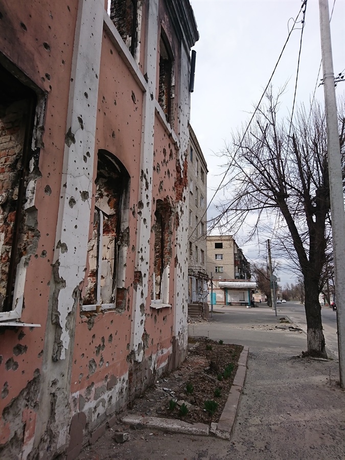 Вулиця в центрі Ізюма. Місцеві кажуть, що цю частину міста знищили на 90%

