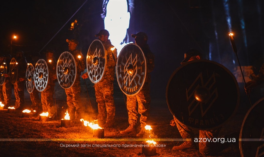 Під час нічної містерії вшанування полеглих бійців «Азову» згадують усіх побратимів, які віддали життя в боротьбі за майбутнє української нації
