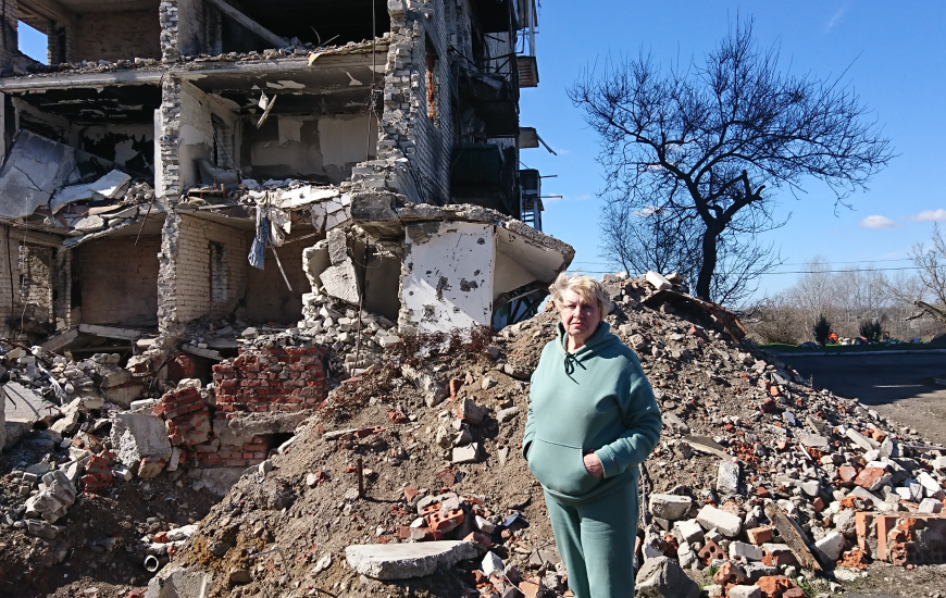 «Всіяна тілами дорога… Люди ходили і шукали своїх родичів». Репортаж з Ізюма – про життя і пам’ять