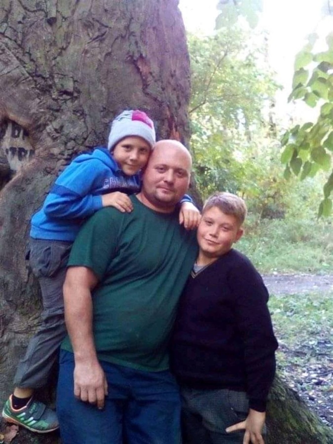 Микита Ковалик з молодшим братиком та татком
