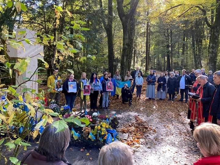 Вшанування пам’яті Степана Бандери на його могилі до дати вбивства провідника УПА 15 жовтня