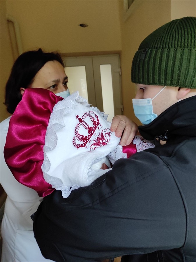 Перша зустріч Володимира із донечкою Вікторією
