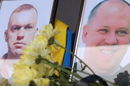 «Заслуговують бути не забутими». Історія перепоховання на Алеї Героїв добровольців, які захищали Бучу