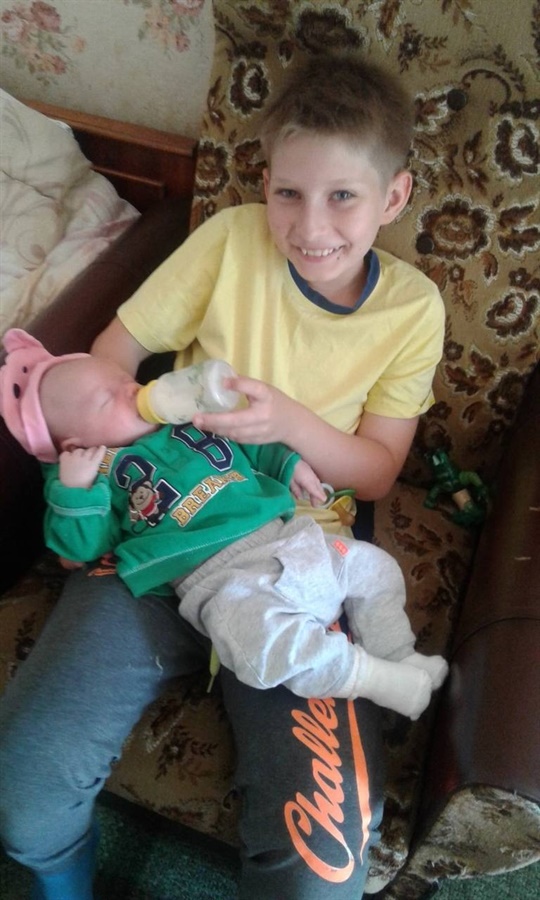 Кирило з меншим братиком Мішею.