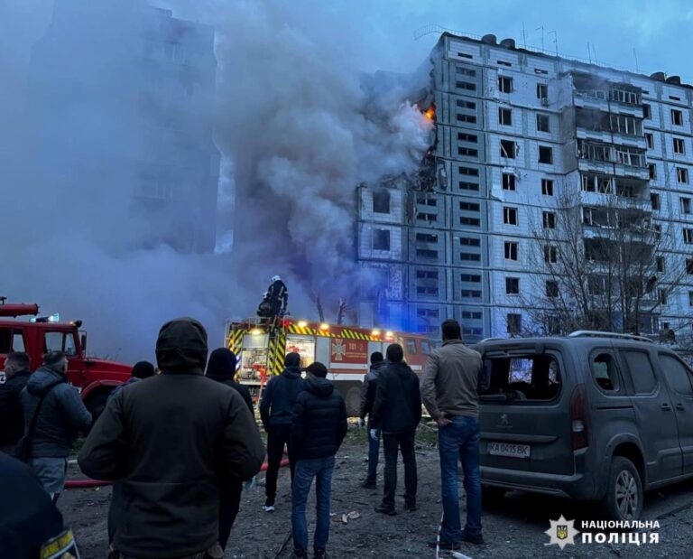 Будинок родини після влучання.