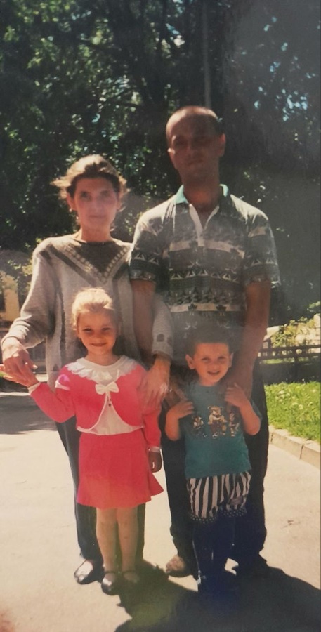 Олена з родиною на свій день народження, 20 травня 2001 року