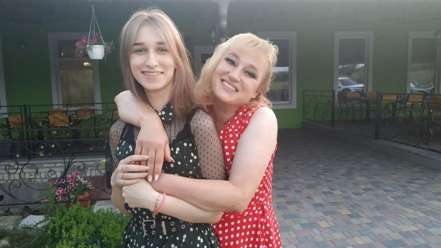 Вікторія Дарій з донькою Юлією. Мати завжди мріяла, аби донька мала вищу освіту. 
