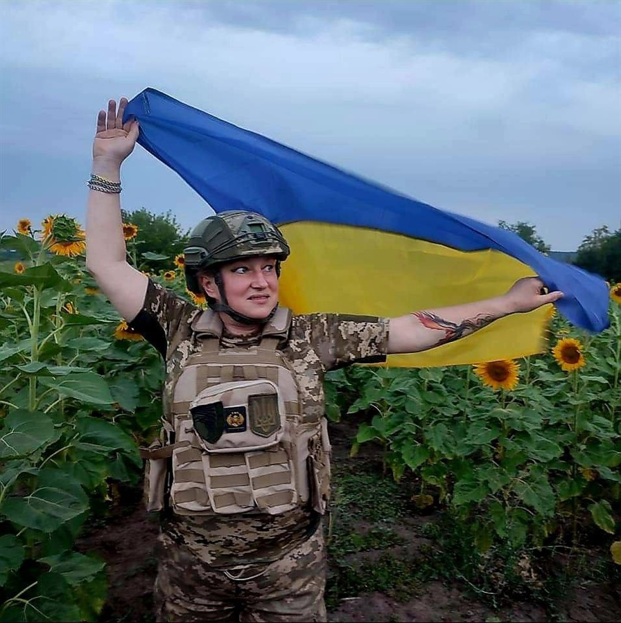 Після початку повномасштабної війни Вікторія Дарій стала командиром взводу технічного забезпечення механізованого батальйону в бригаді «Магура»