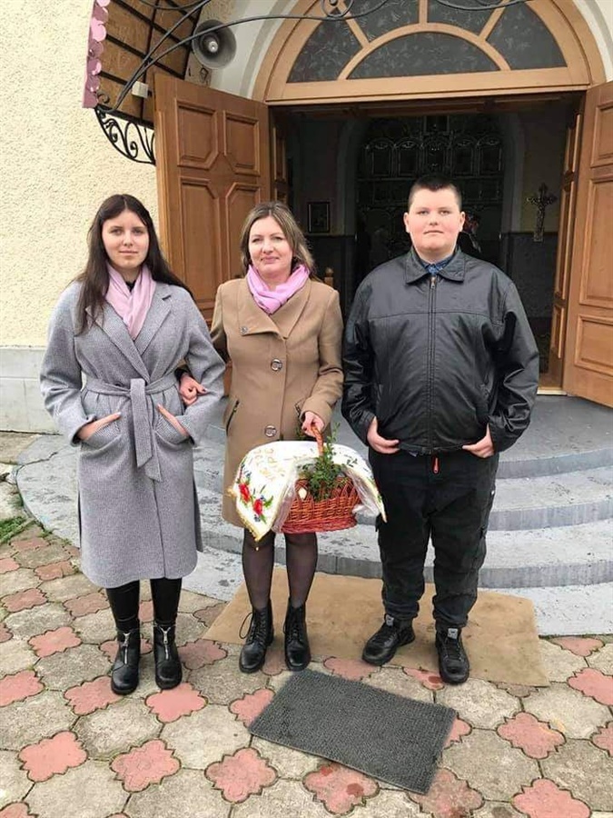 Юля з мамою та братом. Фото із сімейного архіву