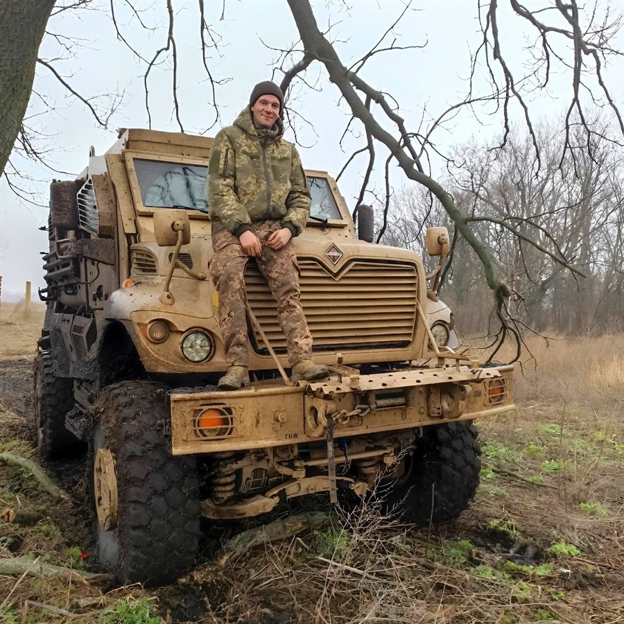 Олександр і MaxxPro, яким він керував