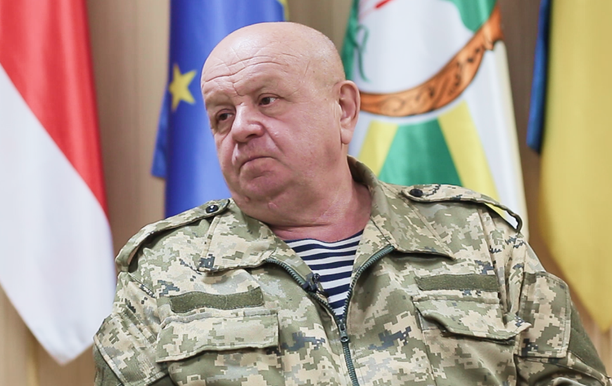 «Я носив зі собою ніж, гранату і театральний бінокль»