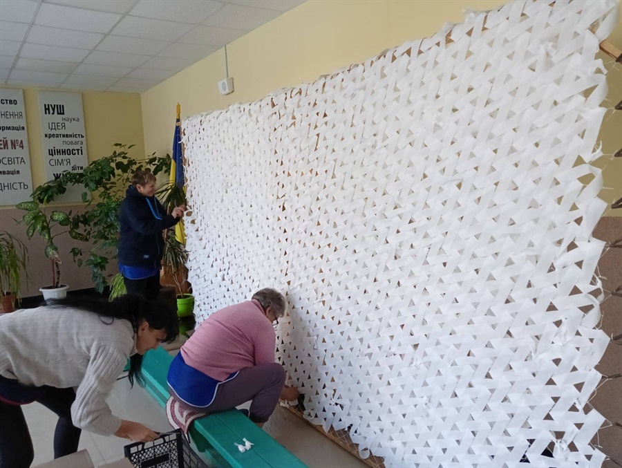 Плетіння маскувальних сіток.