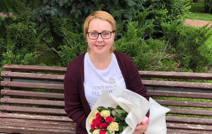 «Настала разюча тиша. Повітря було густе, заряджене, блискуче, наче у фільмах»