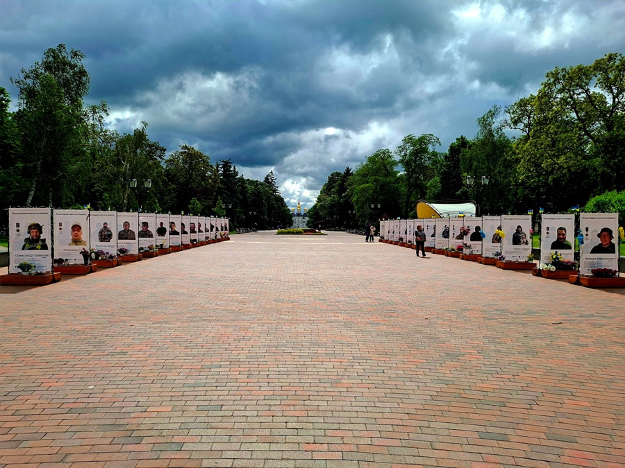 Змінна експозиція загиблих захисників у Чернігові. Фото Наталії Найдюк
