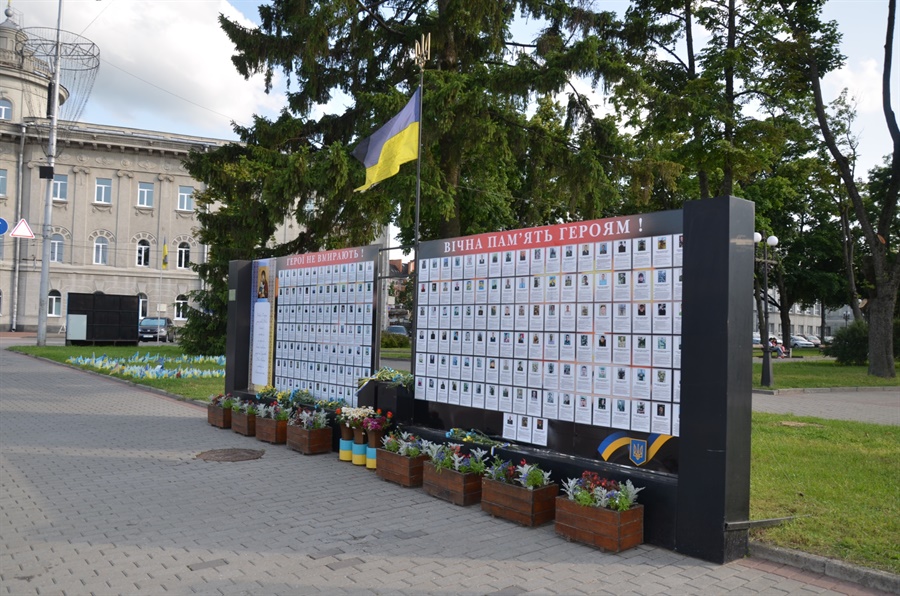 Перше місце вшанування Героїв небесної сотні та захисників, які загинули з 2014 до 2022 року. Фото Наталії Найдюк