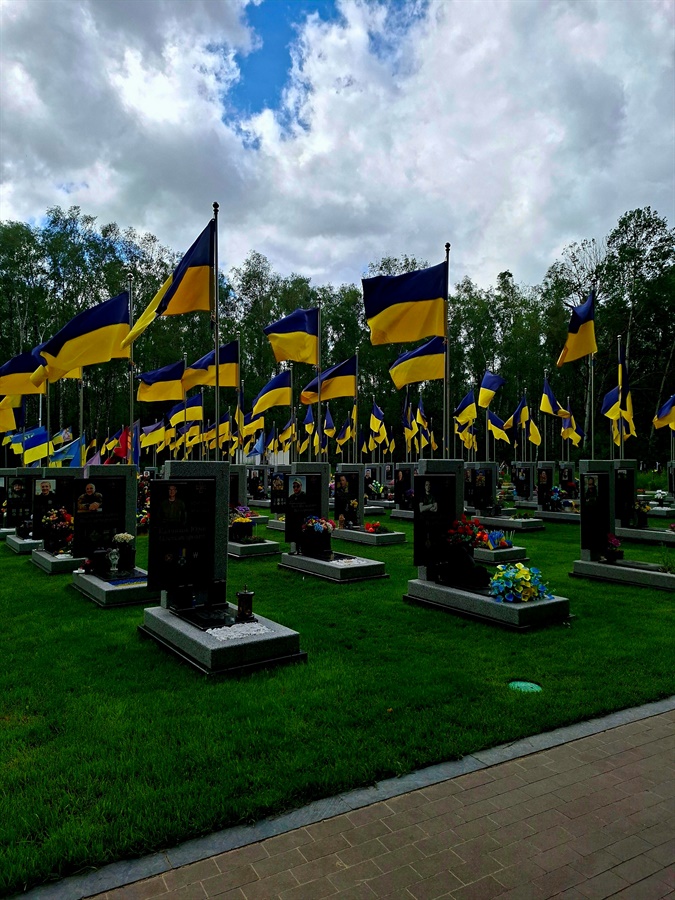 Сектор військових поховань на кладовищі Ялівщина в Чернігові. Фото Наталії Найдюк