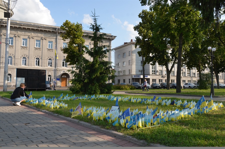 Стихійне місце пам’яті в центрі Чернігова. Фото Наталії Найдюк
