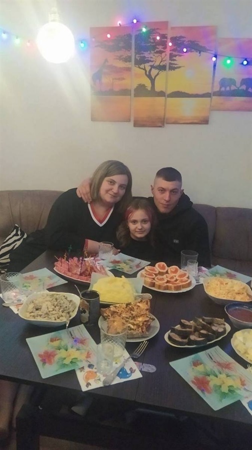 Валерія Хоменко з мамою та Максимом